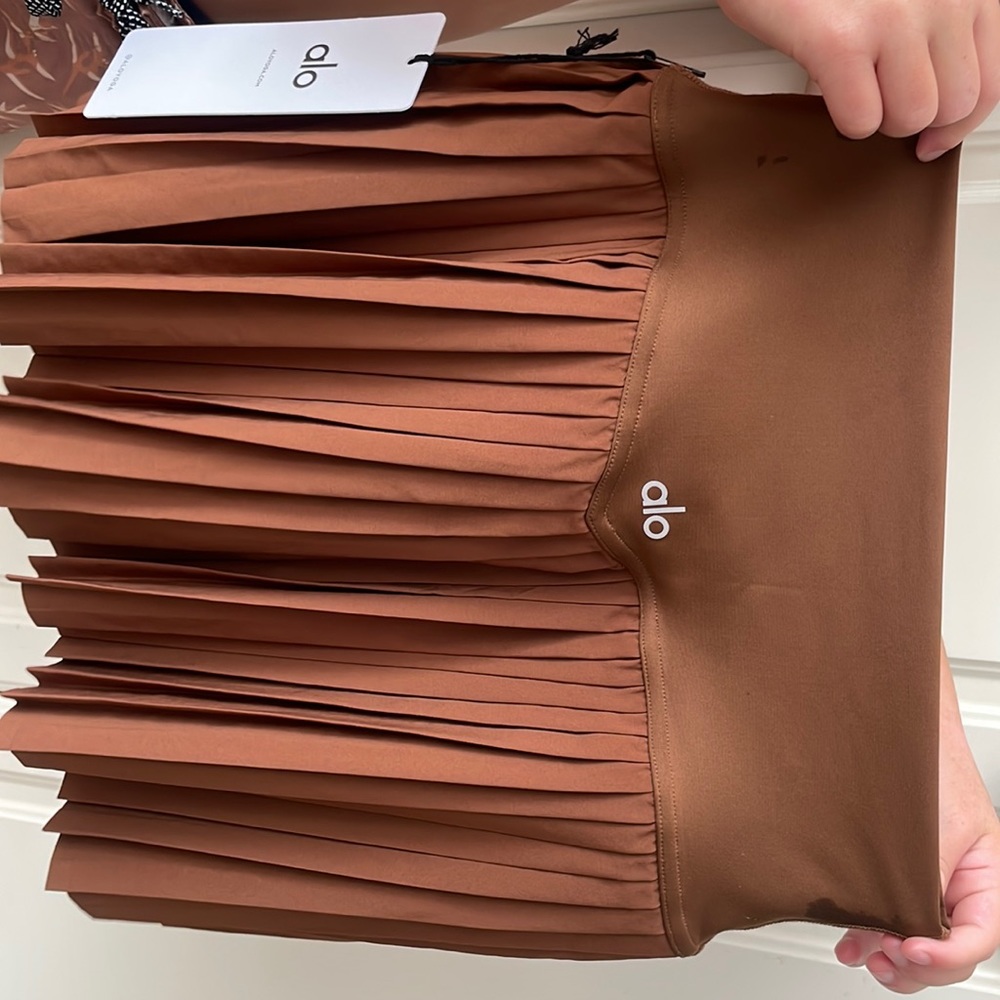 Alo brown pleated tennis skirt size xs - never worn, new with tags
